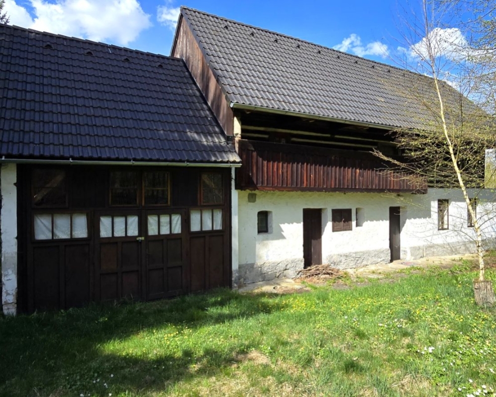 Poloroubená historická chalupa z roku 1855 s velkým pozemkem, Heřmanice u Žandova, okr. Česká Lípa